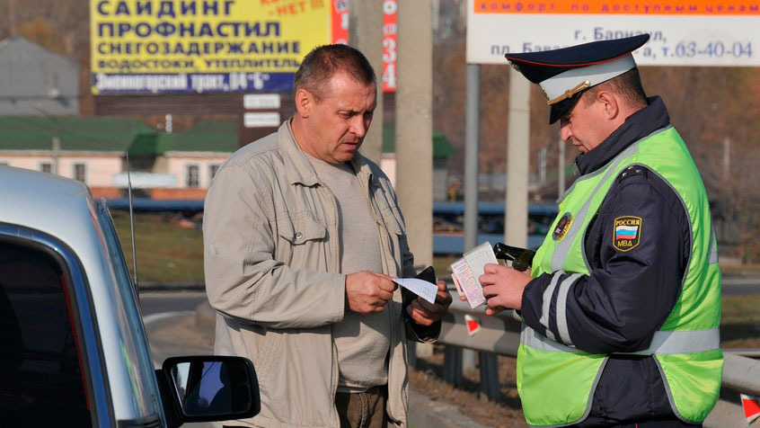  Инспекторов ГИБДД и участковых могут обязать носить видеорегистраторы 