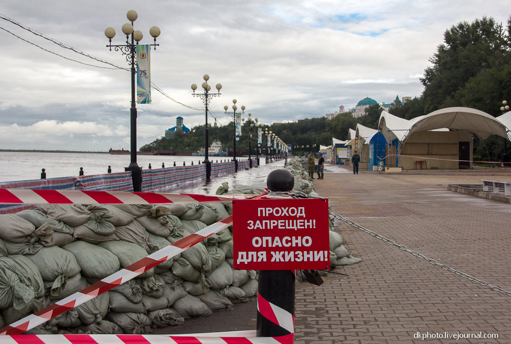 В ожидании пика паводка в Хабаровске наращивают высоту и протяженность дамб