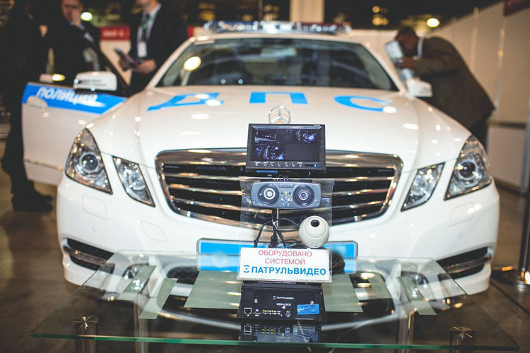 Автомобили ДПС Хабаровска оборудуют отечественными системами видеонаблюдения