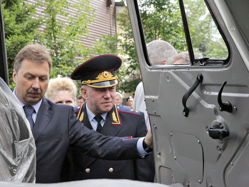 Демонстрация спецавтомобилей, перспективных образцов оптических приборов и средств индивидуальной защиты на базе ФКУ НПО СТиС МВД России.